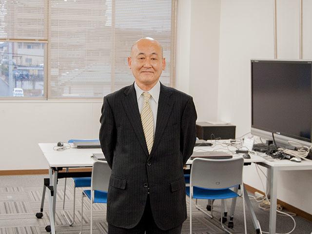 取締役会長　寺平 英昭氏
創業2年目に入社してから、長きに渡り同社の成長に貢献してきた。