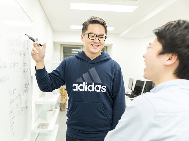 会社の風土は自由さが特徴。会社が個人を縛ることのないように、無駄なルールやイベントは撤廃し、働きやすい環境を実現。