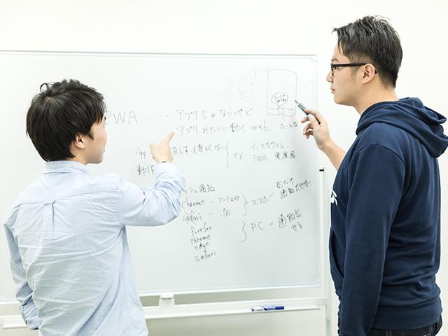 求める人物像は、建設的な議論ができる人。ただの御用聞きではなく、自ら思考し、チームで協力してより良いアイデアを生み出せる人だ。