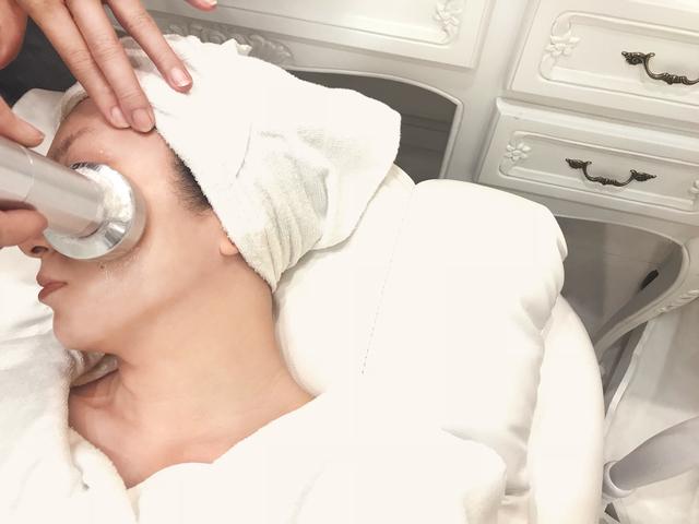 最新医療機器が美容業界にまで進出。”GROTTI”で生プラセンタ・幹細胞培養上清液を導入するエイジングケアエステを梅田サロンで提供している。