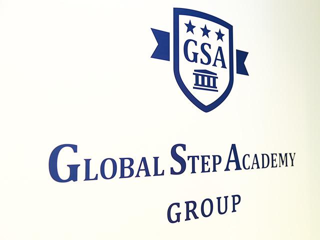 インターナショナルスクールの運営や、教育コンサルティング、オンラインスクール事業等を行っている。