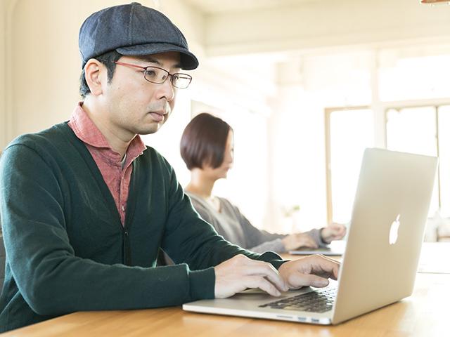 コードレビューを実施し、コードの質を上げる取り組みも。メンバーのスキルアップや保守コストの削減などメリットが多いという。