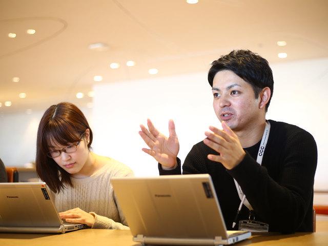 毎年50人ほど新しい仲間を迎えております。全社員の約7割が中途入社の方々。中途入社の受け入れ体制も万全だ。