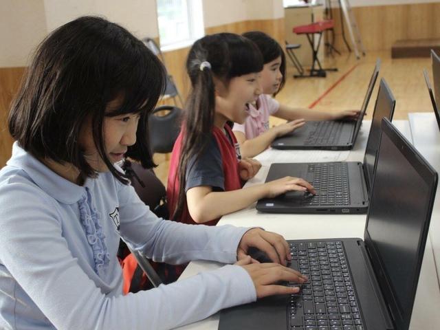 オンラインスクールを今後の成長戦略の主軸に置き、提供するカリキュラムの幅も広げていく予定とのこと。