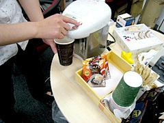 コーヒーは無料で飲み放題