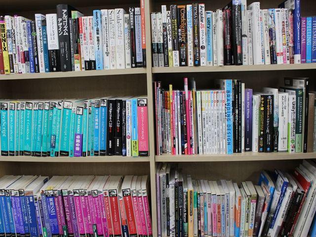 購入希望の書籍を毎月購入
専門書はもちろん流行りの小説からゲームの攻略本までさまざまです。