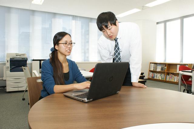 年次に関わらず、確実にスキルが身につく仕事に着手できるのが当社の特長。多くの若手が活躍中です！