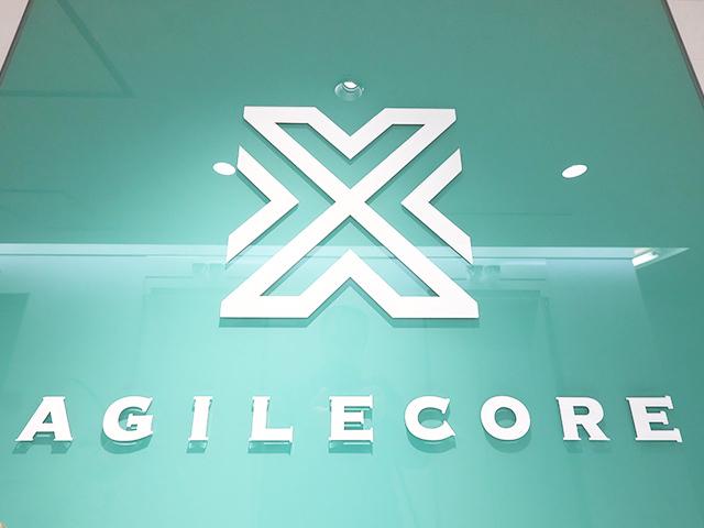 社名のアジルコアとは、「アジルカンパニー」と「コア・コンピタンス」からなる造語で、同社が目指す世界観が集約されている。