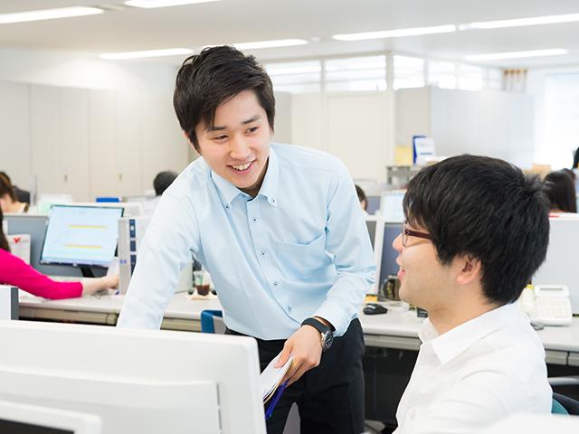 金融の知識がそれほどなかったとしても、社内で先輩社員がしっかりとフォローしているという。