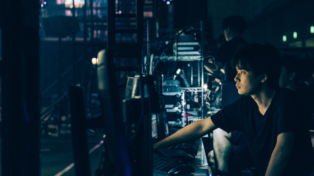 Unityエンジニアがライブ会場でリアルタイムな映像演出を行う
本番一発勝負の緊張感は大きいが、観客の反応を目の前で感じることができる