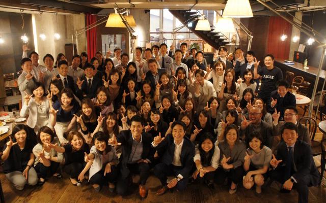 全社員を一同に介してのキックオフでは、皆の目線をすり合わせ、チームとして成果を最大化している。