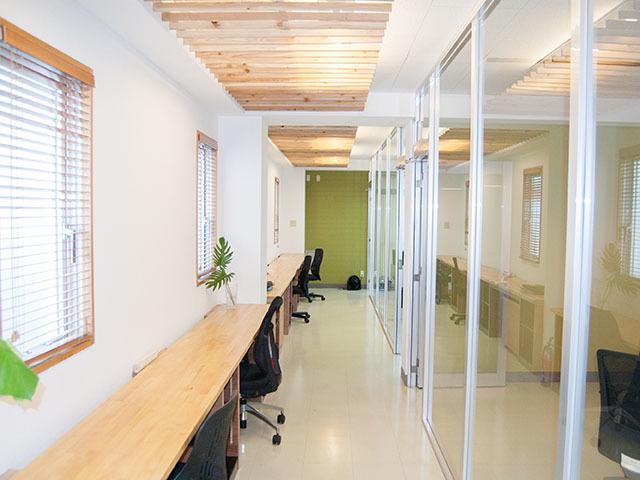 他社と協力して立ち上げた共同オフィス「Webrex」に入居している。