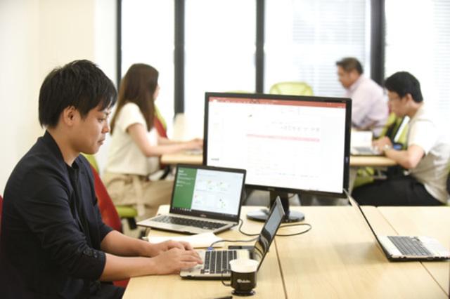 オフィス内はフリーアドレス。好きな場所で仕事ができる。