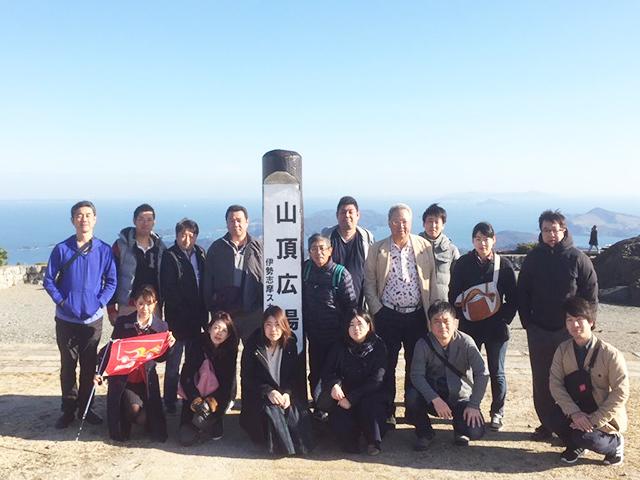 社員旅行のときの1枚。ONとOFFの切り替えはしっかりとしており、業務外では仲の良いメンバーが集まっているという。