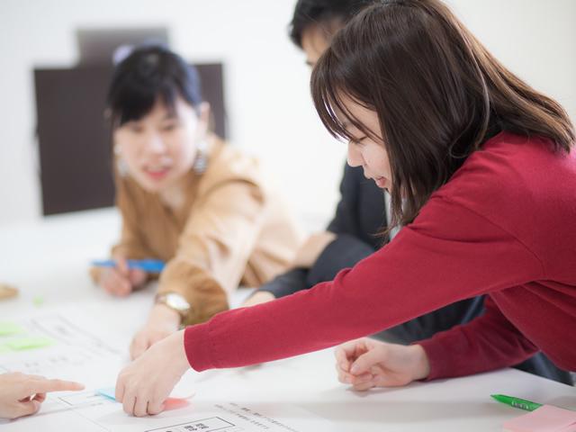 ブランディングでは、顧客に対してゼロから目標設定までを一気に話し合う「ブランド戦略検討会」を実施している。