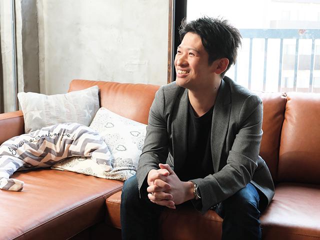 西 信伍 氏
旅行業界を経験後に、婚礼業界に携わり、ブライダル業界向けのサイトコントローラーを発案