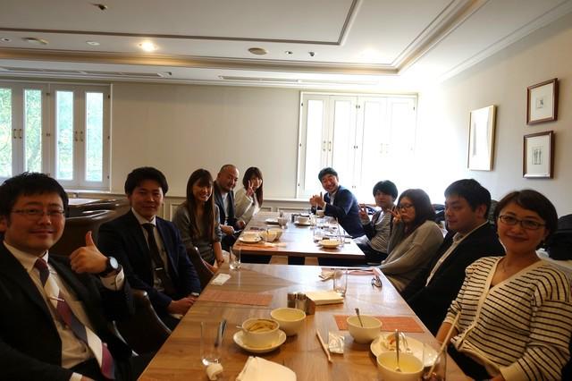 社内のメンバーは少数精鋭で新しいことに挑戦できるメンバーが揃っています！ 他にも在宅さんやインターン生なども多数働いています。