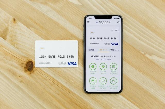 Visaプリペイドカード『バンドルカード』を運営。クレジットカードと同じようにVisaを使える店ならばどこでも支払いができるチャージ式のカードで、クレジットカードを持てない学生や主婦層、クレジットカ―ドでの支払いに抵抗があるユーザにアプローチする。