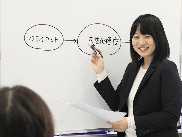 【充実した教育体制】
入社後は1～2週間の導入研修を実施。自分が目指すべきところへ成長できるよう、体系的に教育を受けることができる「社内大学」や「外部セミナー受講制度」、「資格取得応援制度」などが充実しています。