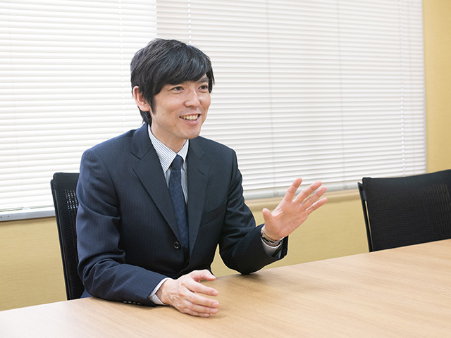 代表取締役社長CEO　小柳 正和氏
自らの経験から、日本の医療業界の問題を強く意識し、同社を起業した。
