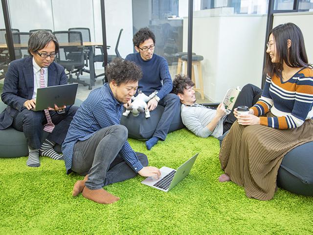 自分を貫いている信念を持っている人にとっては、お互いに楽しい関係性が築ける環境。社内では、気さくに何でも言い合える仲だという。