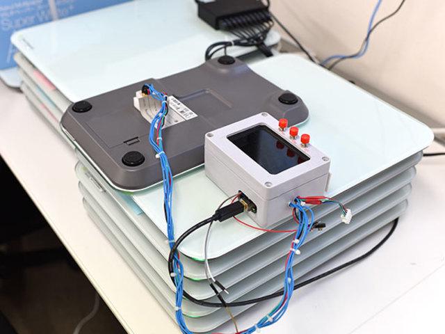 時間と手間がかかる在庫管理をサポートするプロダクトである、BtoB向けのIoTデバイス「スマートマット」の開発を行っている。