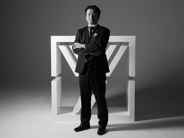 代表取締役　中許 将一氏

2008年 大手エンターテインメント事業会社から株式会社 YRK and （旧ヤラカス舘）入社。伝統を温めながら新しき事業へ積極的に取り組み、新事業推進、新カンパニー設立、海外進出など、社内外を含めた多くの変革に取り組み新しい領域に挑戦。2013年 常務取締役、2014年 副社長を経て、120周年目を迎えた2016年に代表取締役社長に就任。
