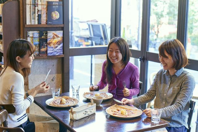 別のプロジェクトのメンバーと交流できるよう、ランチ代が支給される制度を設置しています。飲食店の充実した恵比寿のおいしいランチを食べながら、普段はかかわりの少ない別のプロジェクトメンバーとも交流を深め、情報交換ができます。