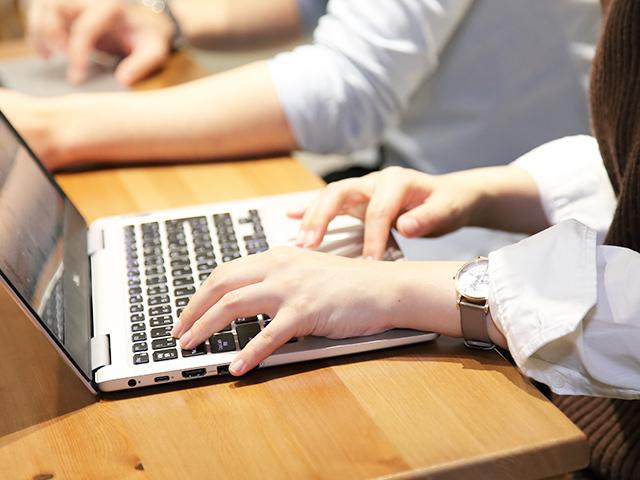 チームワークを重視し、部署を超えて声を掛け合い、助け合うことを大事にするカルチャーだ。