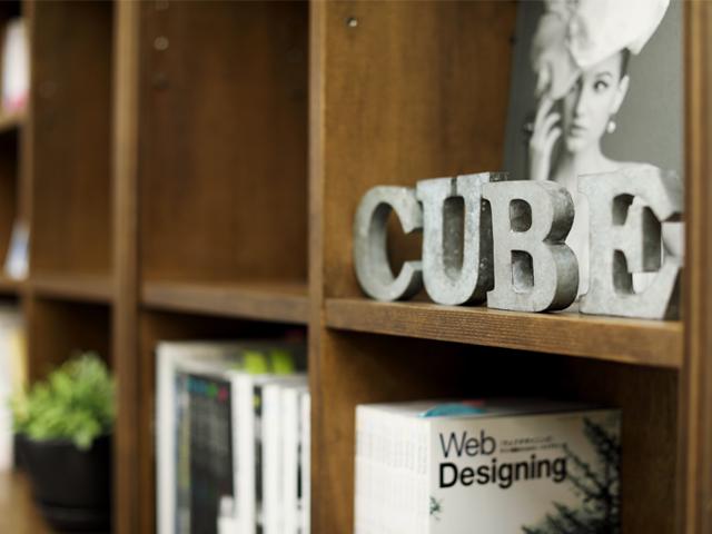 本も沢山あります、貸出も可能です。興味のある本は購入リクエストをしてください。