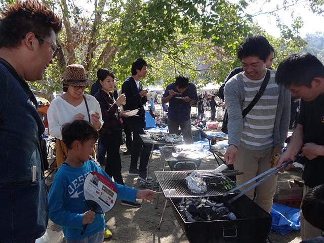 拠点ごとに、春・秋BBQを実施。
社員の家族もお招きして、のんびり楽しくやっています。
普段の生活ではとれないコミュニケーションの機会にしている社員が多いです。