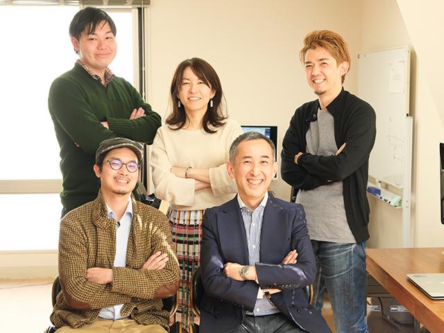 サービス開発担当やマーケティング担当、メディア編集担当など各メンバーがお互いに意見やアイデアを出し合いながら、20～30代の若手社員が中心となって活躍している。