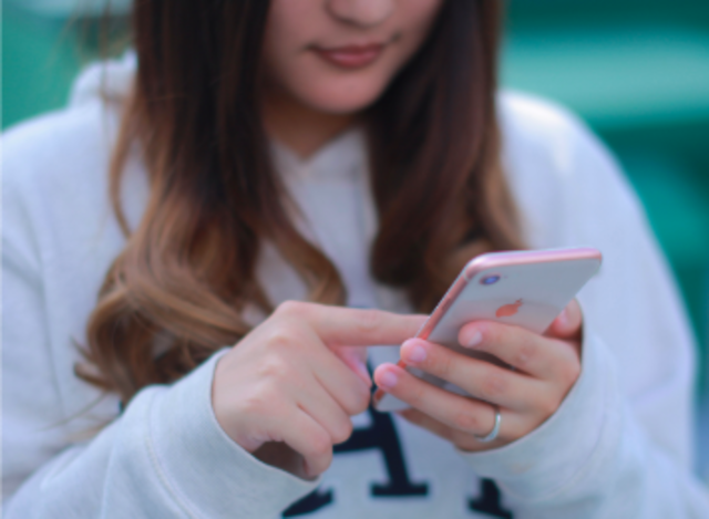 直感的な「意識の見える化」を重視したUI設計が特徴で、若年層のリアルな声をプロモーションやマーケティングにダイレクトに反映させることができる。