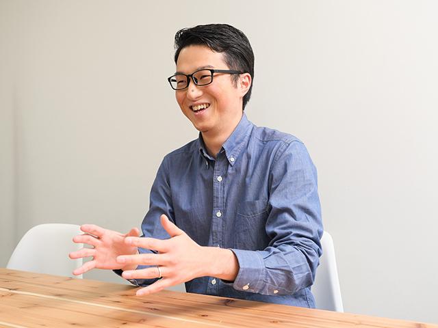 代表取締役の小西です。SocialDogは従業員の約半数がエンジニアの会社ですから、技術者の論理でモノづくりに挑むことができます。また、サブスクリプション型の収益モデルなので、プロダクトの製作だけに注力できる環境です。