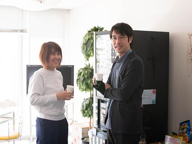 生産性が上がるなら自宅で仕事をする等、自由な働き方が可能。PCやツールなどはエンジニア自身が使いやすいと思うデバイスを自ら選ぶことができる。