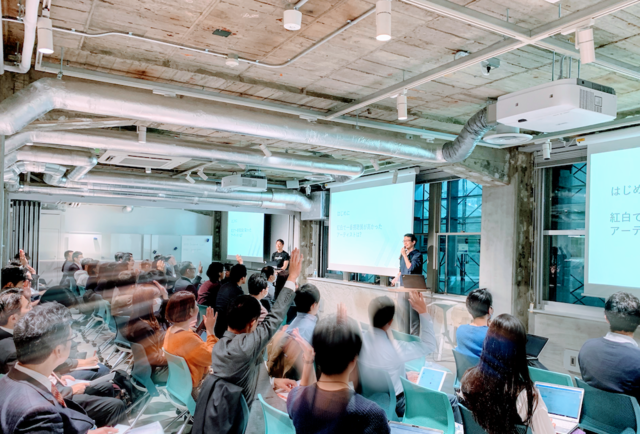 同世代の社員も多く、いつも活発な議論が行われている。