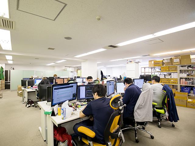 約30名の社員のうち外国籍（イギリス、オーストリア、台湾、中国、キューバ）を持つ社員が6名。国際色豊かな環境も刺激的だ。