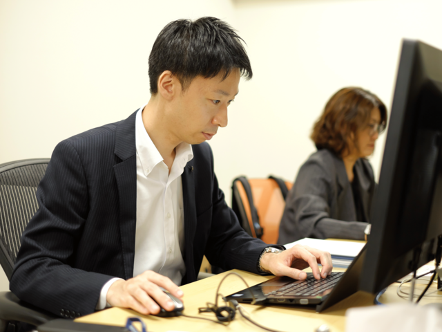 代表取締役であり営業部門を統括する根本敦史氏