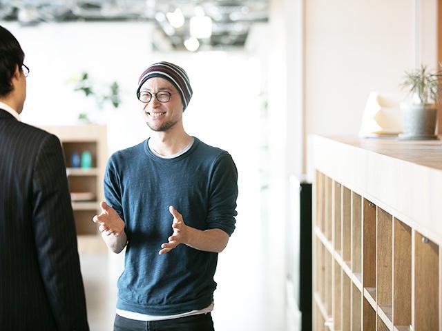 壁を作るのが何より嫌。例えば、請負の仕事の評価については、契約額の45％を全額給与として支払う仕組みにしているという。その根底には「評価をできるだけ機械的にやりたい」という山本氏の考えがある。