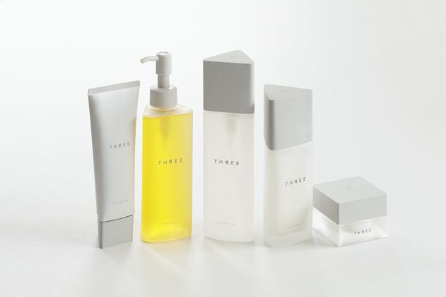 HOLISTIC CARE
わたしたちの体が本来備えている、心地よく健やかで在りたいとする力。
心・からだ・肌を一体と考え、美しさの本能に届く実感をもたらします。