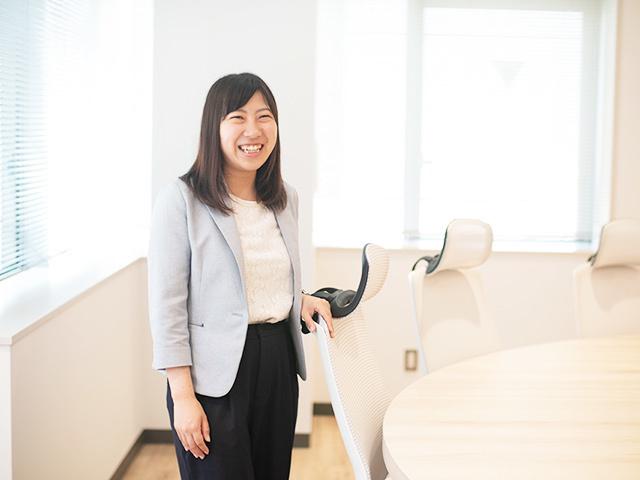 ワークライフバランスを重視しているため、長時間の残業は一切禁止。遅くても20時にはオフィス内の照明を落とし、必ず全員を帰らせるという徹底ぶり。