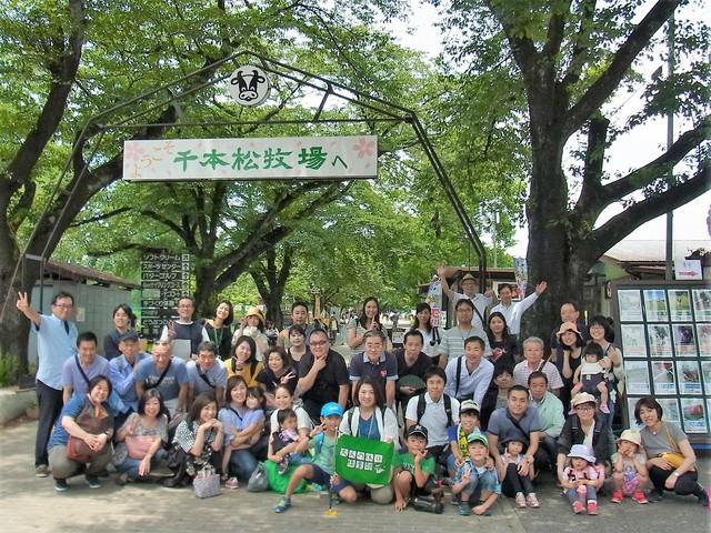 エコ推進委員会・コミュニケーションPTにて、日帰り旅行に出かけた際の様子。様々な職場から社員が参加し、家族も一緒になって楽しめる機会が年に数回設定されている。