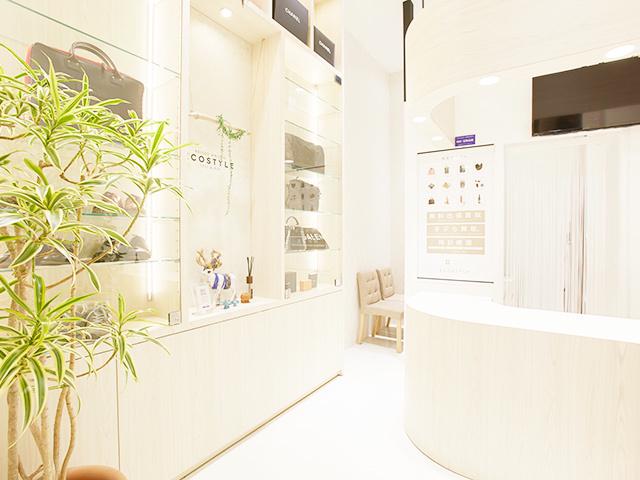 同社は洋服やブランドのリユース事業を行っており、「エコスタイル」の直営店舗も展開している。