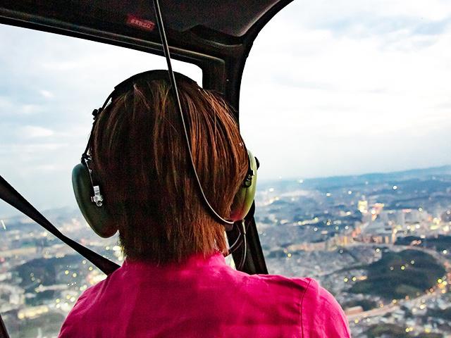 CodeShareは、ヘリコプターを一席ずつ予約できるライドシェアサービスだ。飛行機と同じように、必要な座席だけチケットを購入する。このサービスにより、従来よりも圧倒的に安い料金でヘリコプターを利用できる。