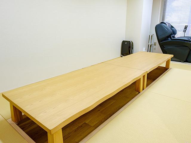 掘りごたつ式の和室の会議室を用意するなど、働きやすさへのこだわりが随所に垣間見えるオフィス。