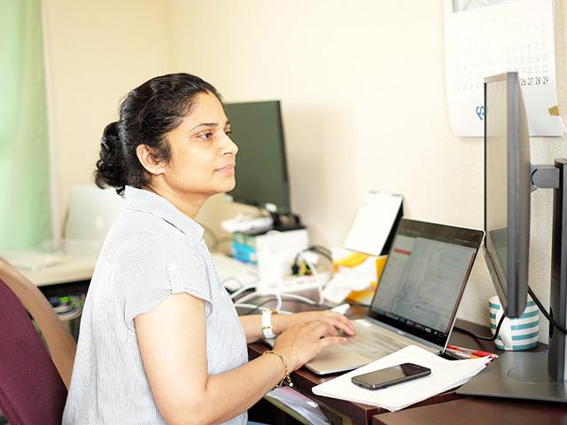 『NAJM.』の特長は、AIによる位置認識と経路計算、衝突回避の機能を組み合わせた自走制御と、複数カートの同時制御ができることである。