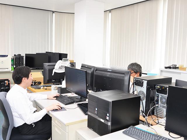 残業ゼロで働きやすい職場を実現。自らの生活を大切にしながら伸び伸びと働くことができる。