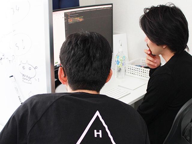 社内の平均年齢は31歳で、比較的落ち着いた雰囲気。じっくり腰を据えてビジネスに向き合うことが出来る環境だ。