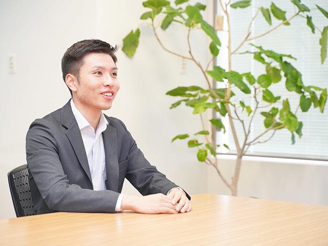 これまで人事部門が担っていた人的対応が必要な業務までをフル受託するという独自のサービスを提供し、国内に245社、93万人の給与計算業務を受託している。