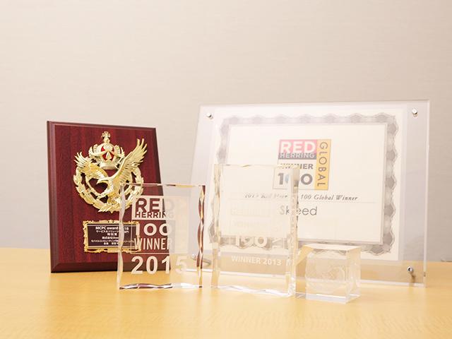 スタートアップ企業の登竜門として名高い「Red Herring Top 100 Global」を受賞した経験も持つ。